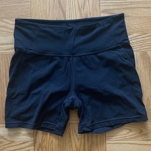 Athleta Salutation 5” Shorts
